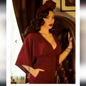 La Femme en Noir Bauhaus Top in Oxblood
